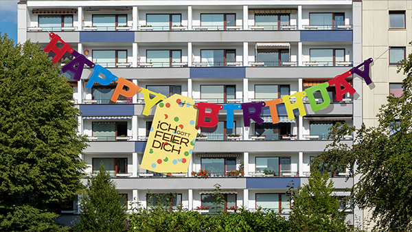 Geburtstagsgruß am Haus