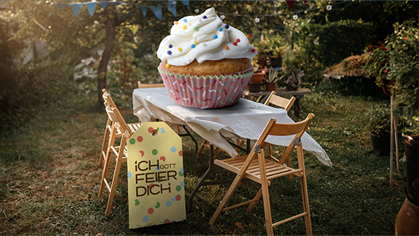 Geburtstagsgruß mit riesigem Cupcake