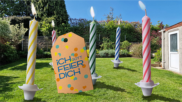Geburtstagsgruß mit überdimensionierten Kerzen